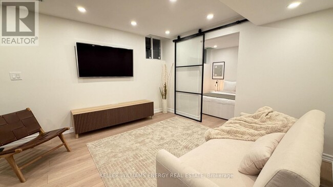 Building Photo - 1371 Linstead St