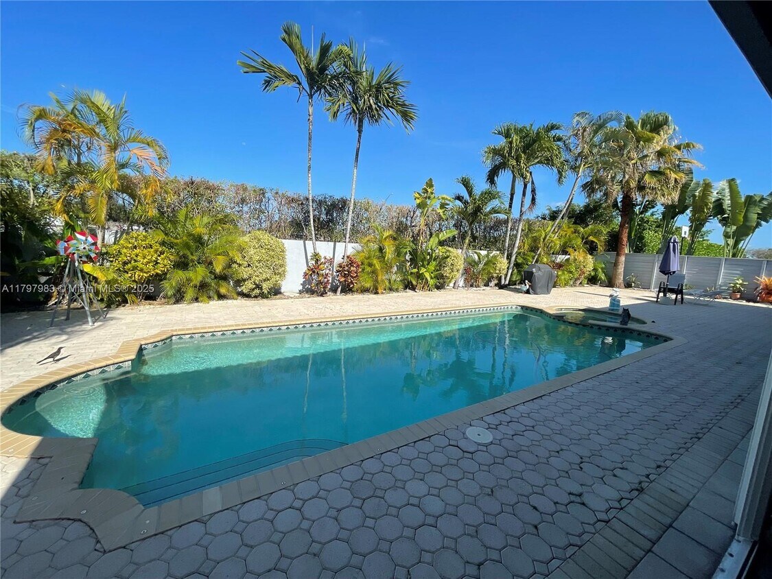 Foto del edificio - 15957 NW 77th Pl