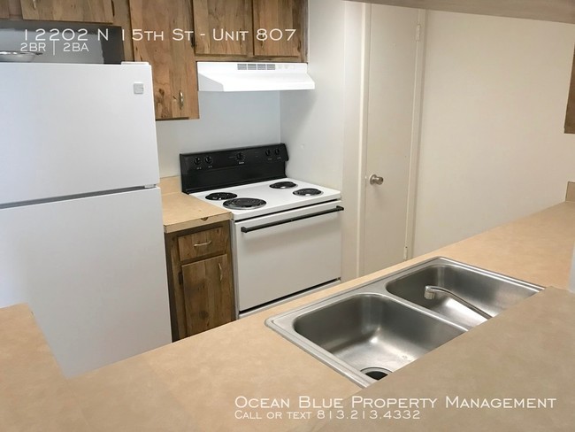 Foto del edificio - 12202 N 15th St