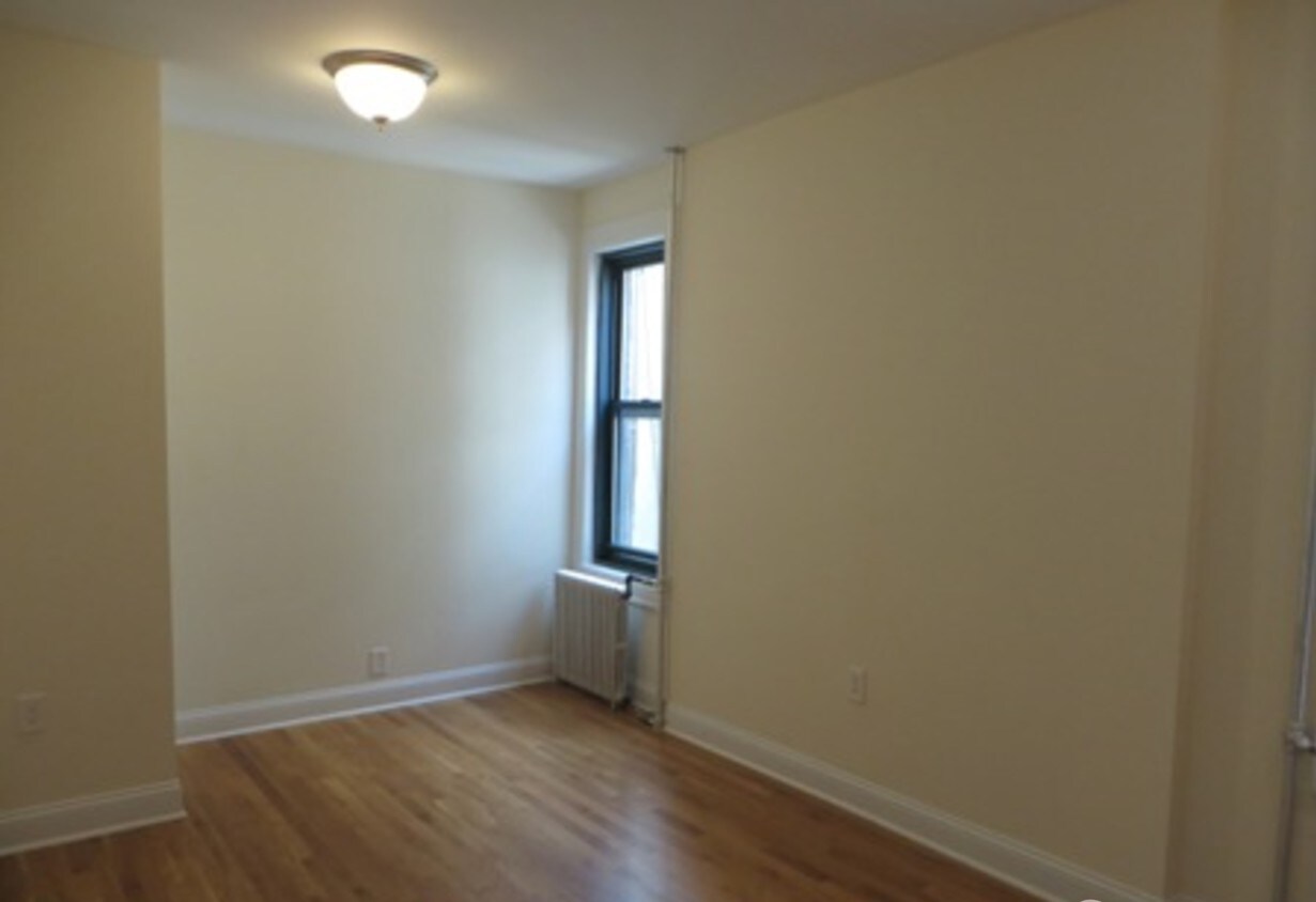 Building Photo - 85 Macdougal St