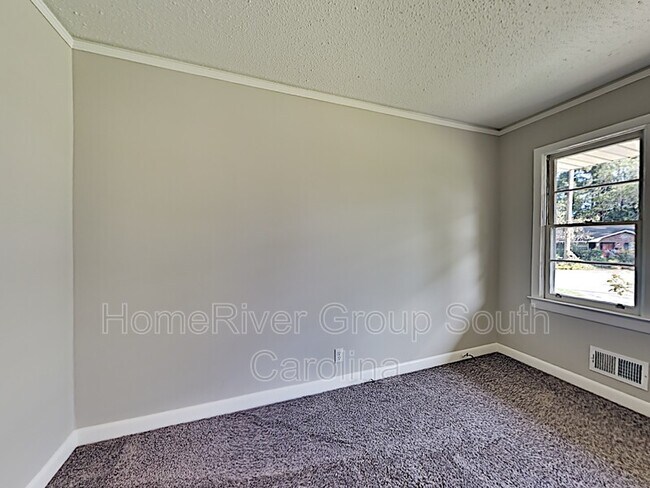 Building Photo - 2510 Midland Dr