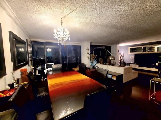 Foto del edificio - 600 NE 36th St