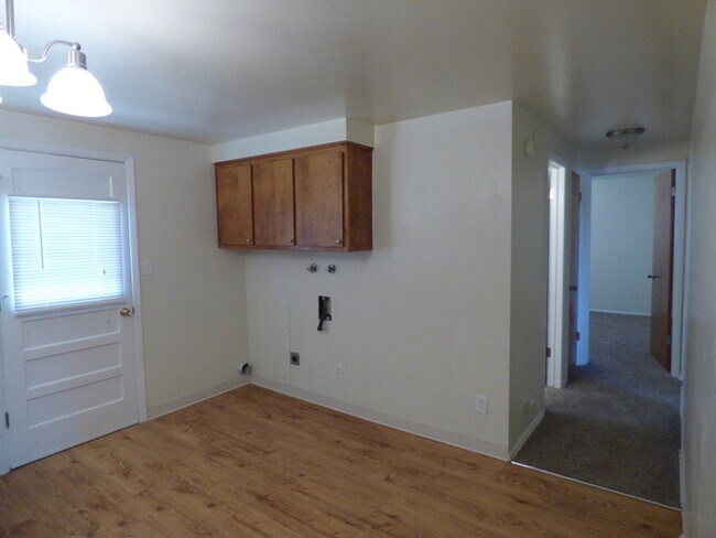 Building Photo - 2 Bed/1 Bath Duplex in Longmont