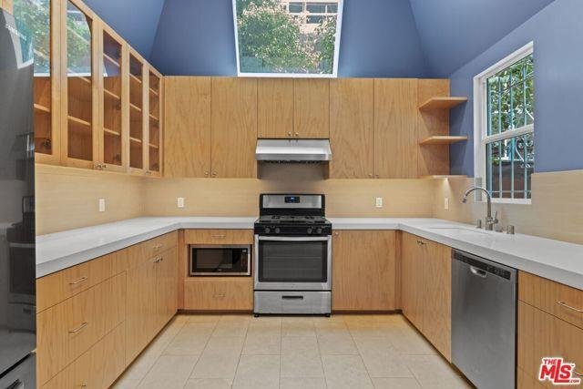 Foto del edificio - 139 Laurel Avenue, Los Angeles, CA 90048 -...