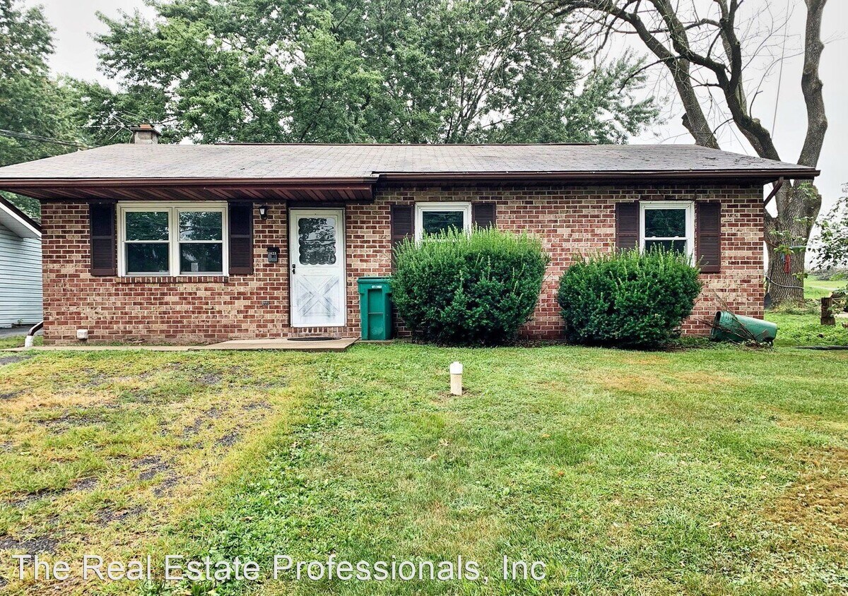 3 br, 1.5 bath House 1023 Glasgow Street House Rental in Stowe, PA