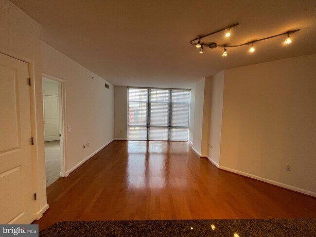 Foto del edificio - 1021 N Garfield St