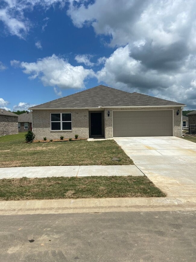 Building Photo - NO HIDDEN FEES!| Three Bedroom | Two Bath Home in Conrad Court