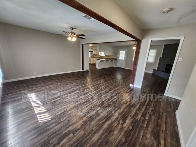 Building Photo - 7009 Corona Dr