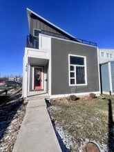 Building Photo - 1430 S Olive St