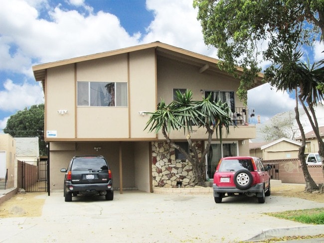 Building Photo - 321 W 1st St