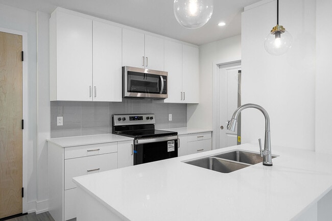 Building Photo - 121 Mary St