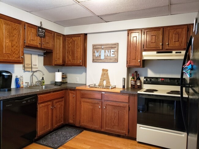 Kitchen - 185 Linwood Ave