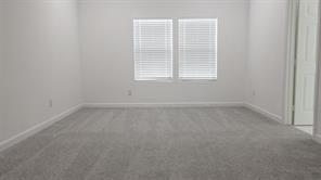 Foto del edificio - 5126 Lyndhurst Dr