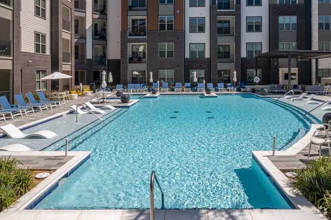 Resort Style Pool - Fitzroy Promenade