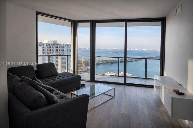 Foto del edificio - 501 NE 31st St