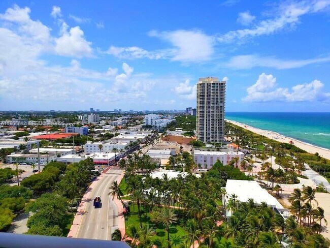 Foto del edificio - 7135 Collins Ave