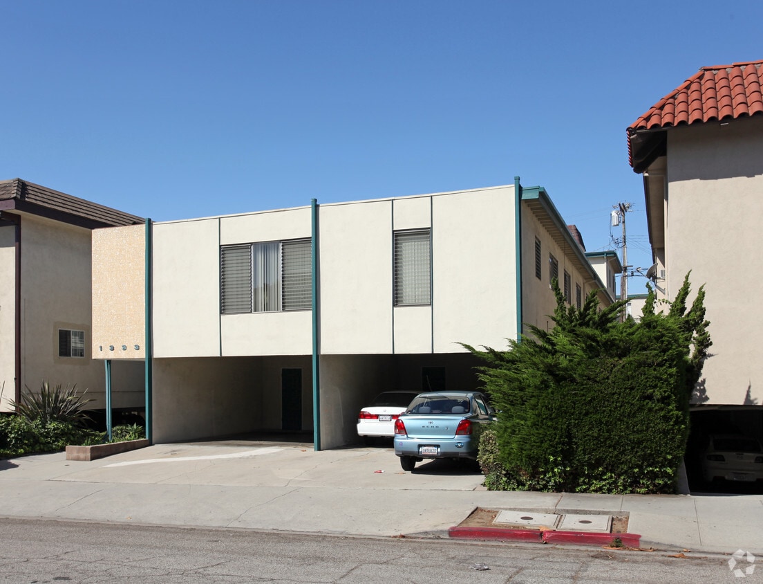 Primary Photo - 1333 Barry Ave