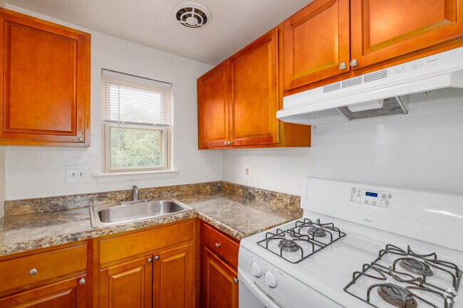 1 dormitorio, 1 baño - 700 pies cuadrados - Cocina - Cedar Glen Apartments