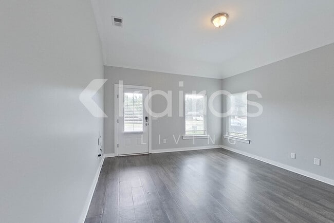 Building Photo - 855 Maple Trce