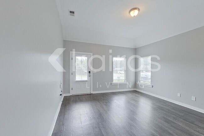 Foto del edificio - 855 Maple Trce