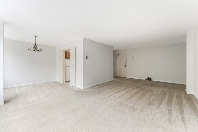 Building Photo - 5565 Columbia Pike