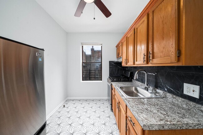 Foto del edificio - 179 Manhattan Ave