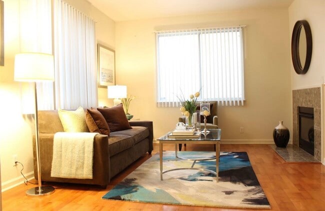 Living Room - 2213 Wigeon Ct
