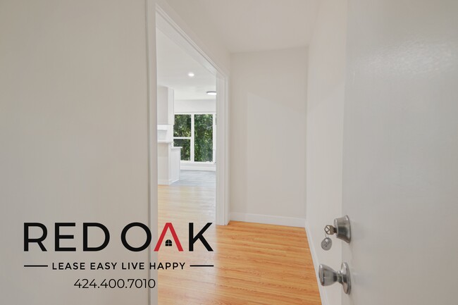 Building Photo - 211 S Ave 57