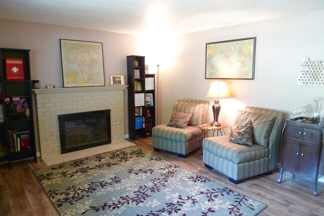 Building Photo - 3 bed 1.5 bath in great location next to W...