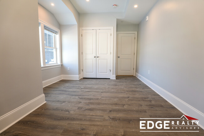 Building Photo - 128 Kenrick St