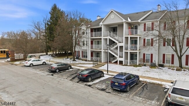 Foto del edificio - 12 Kingston Run