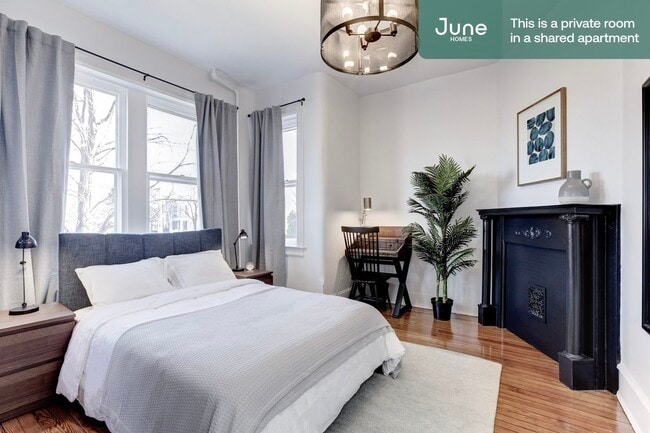 Building Photo - #176 Queen room in Capitol Hill 4-bed / 1