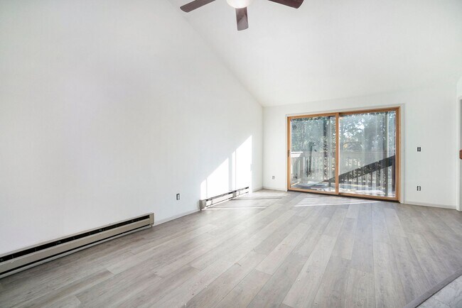 Foto del edificio - Spacious 2BR/1BA Condo in Central Fort Collins – Available Now!