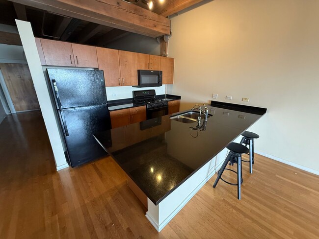 Foto del edificio - Great 1 Bedroom/1 Bath Great Location Close to Entertainment and Transportation!