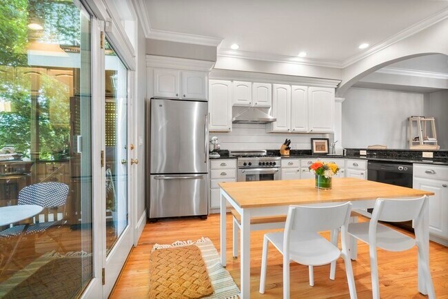 Foto del edificio - 10 S Sydney St