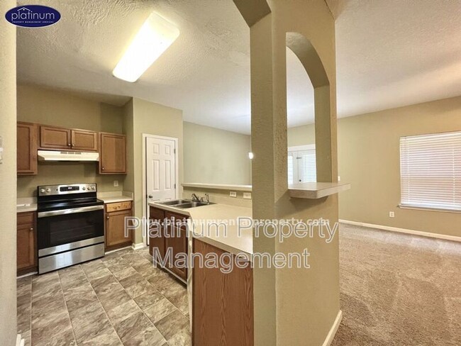 Foto del edificio - 4451 Ravenwood Dr