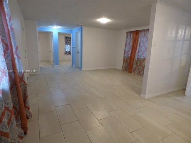 Foto del edificio - 1135 E Voorhis Ave