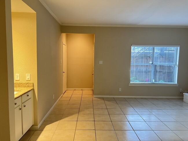 Building Photo - 728 Bering Dr