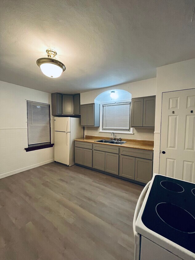 Primary Photo - 210 Avenue H