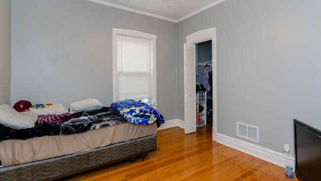 Building Photo - 2339 N Kostner Ave