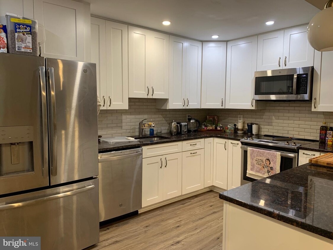 4952 Sentinel Dr Unit 8301, Bethesda, MD 20816 Room for Rent in