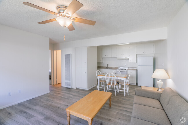 2HAB, 2BA - 650 ft² - Majestic Apartments - *$500 Off*