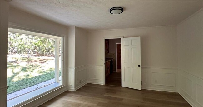 Building Photo - 705 Spring Valley Dr