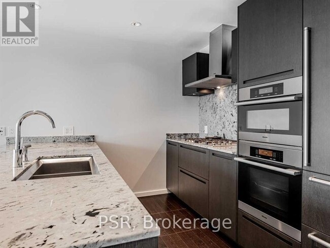 Building Photo - 180 University Ave