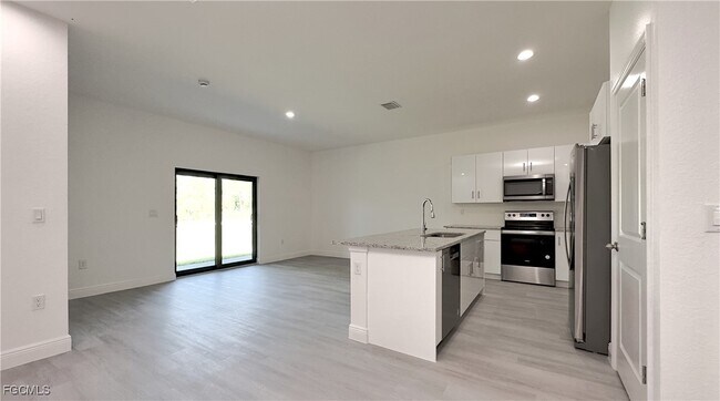 Foto del edificio - 6004 Keystone Cir