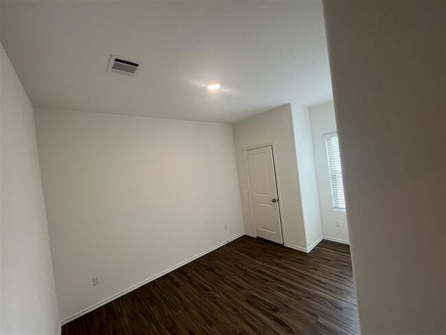 Building Photo - 841 Piney Bend