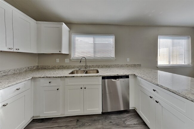 Building Photo - 17914 Autumn Hills Dr