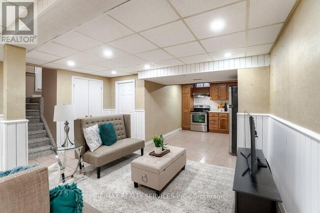 Building Photo - 27 STANWELL Dr