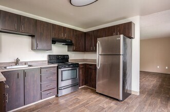 Building Photo - Oak Creek