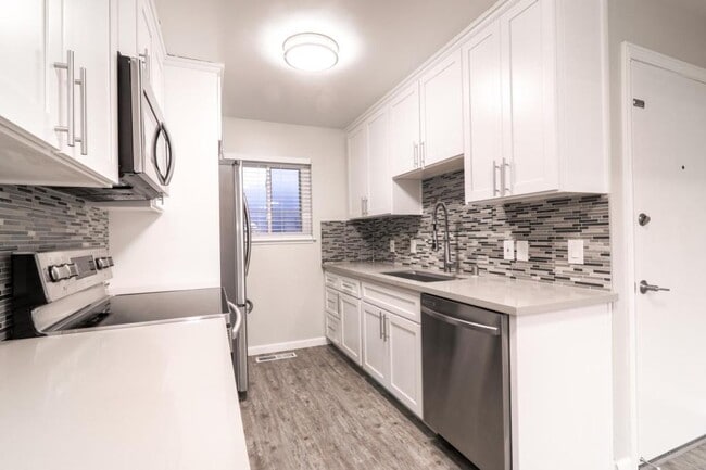 Photo - 1685 Whitwood Ln House